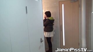 Japanese babe filmed pissing with voyeur cam