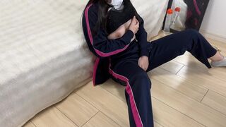 発情した部活帰りの女子大生は帰ってすぐにディルドと電マで本気オナニー連続痙攣イキ