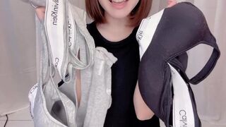 カルバンクラインどっちの色が好きなの？????????Japanese bra