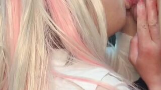 【縦型動画】じっくり溶かすように舐めるフェラと手コキで大量にぶっかけました