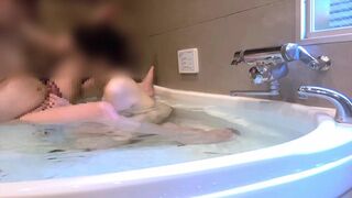 40代人妻 個人撮影 貸し切り風呂で挿れられちゃった 鏡の前でも立ちバックされちゃった 美熟女 MILF