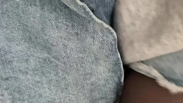 トイレで我慢に我慢を重ねてお外でおもらし