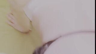 40代素人妻 清楚 色白ムチムチ 今日も暑いね 急いで来たから汗かいちゃった\ もう脱いじゃうね 早くお風呂入ろ ソファーで弄られてピクピクしちゃった 即尺して綺麗にしてあげる Mature Wife