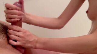 男の甘い潮吹き　スローで官能的な手コキ　大量の快感