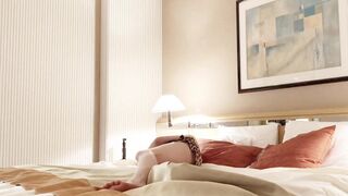 セクシーパンティーセミヌード＆豹柄キャミワンピでの撮影シーン